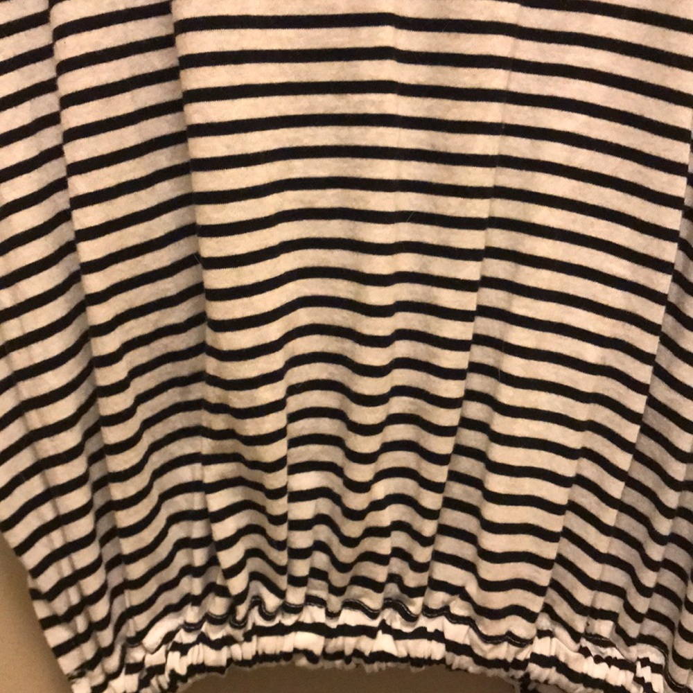 Striped, light-weight tee with flirty drawstrings - Picture 4 of 5